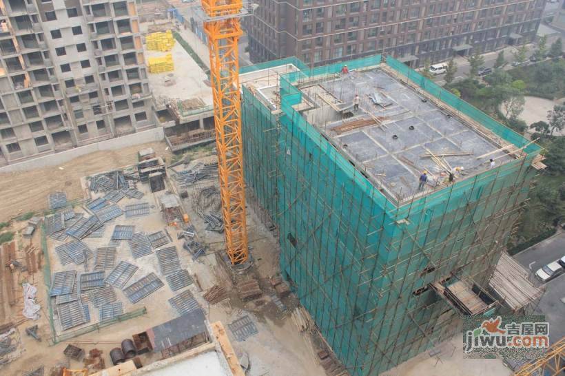 橙色年代实景图图片