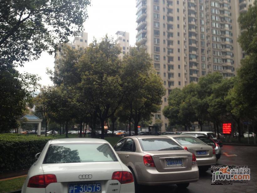 天山河畔花园实景图图片