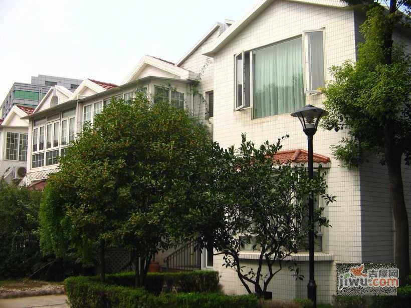 嘉年别墅实景图图片
