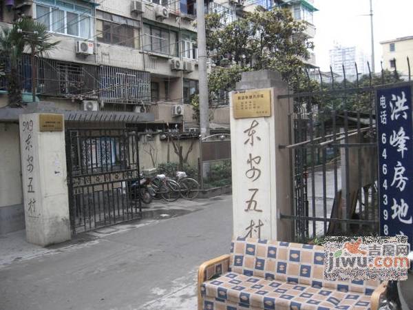 东安路240弄小区位于徐汇区东安路240弄1