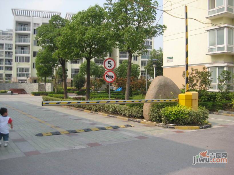 曹安公寓实景图图片