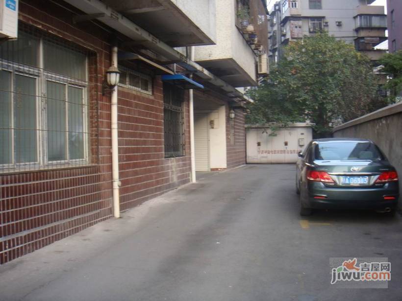 湖边公寓实景图图片